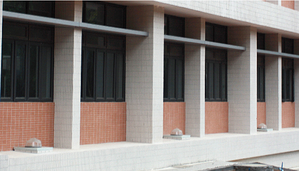 室外钻石形采光罩安装图 室外钻石形采光罩安装图