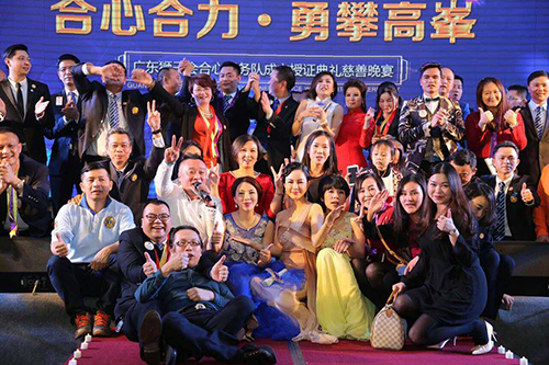 正能量为希望小学捐献无电照明系统 正能量为希望小学捐献无电照明系统